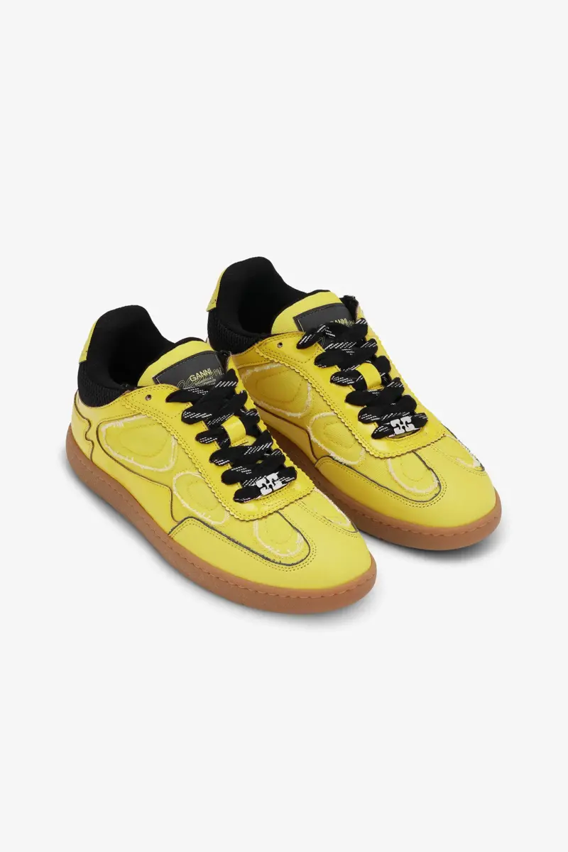 08 Sneakers