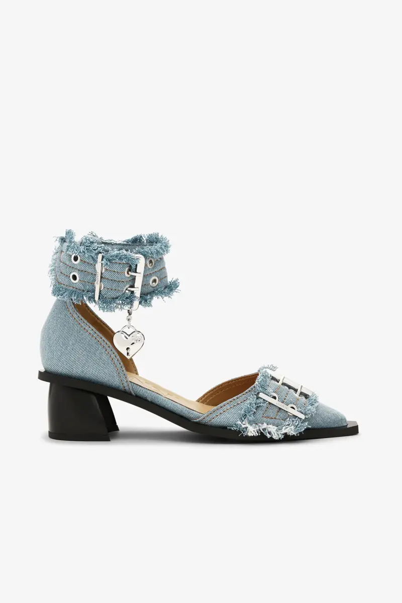 Feminina pumps med spänne och öppen tå i blå denim