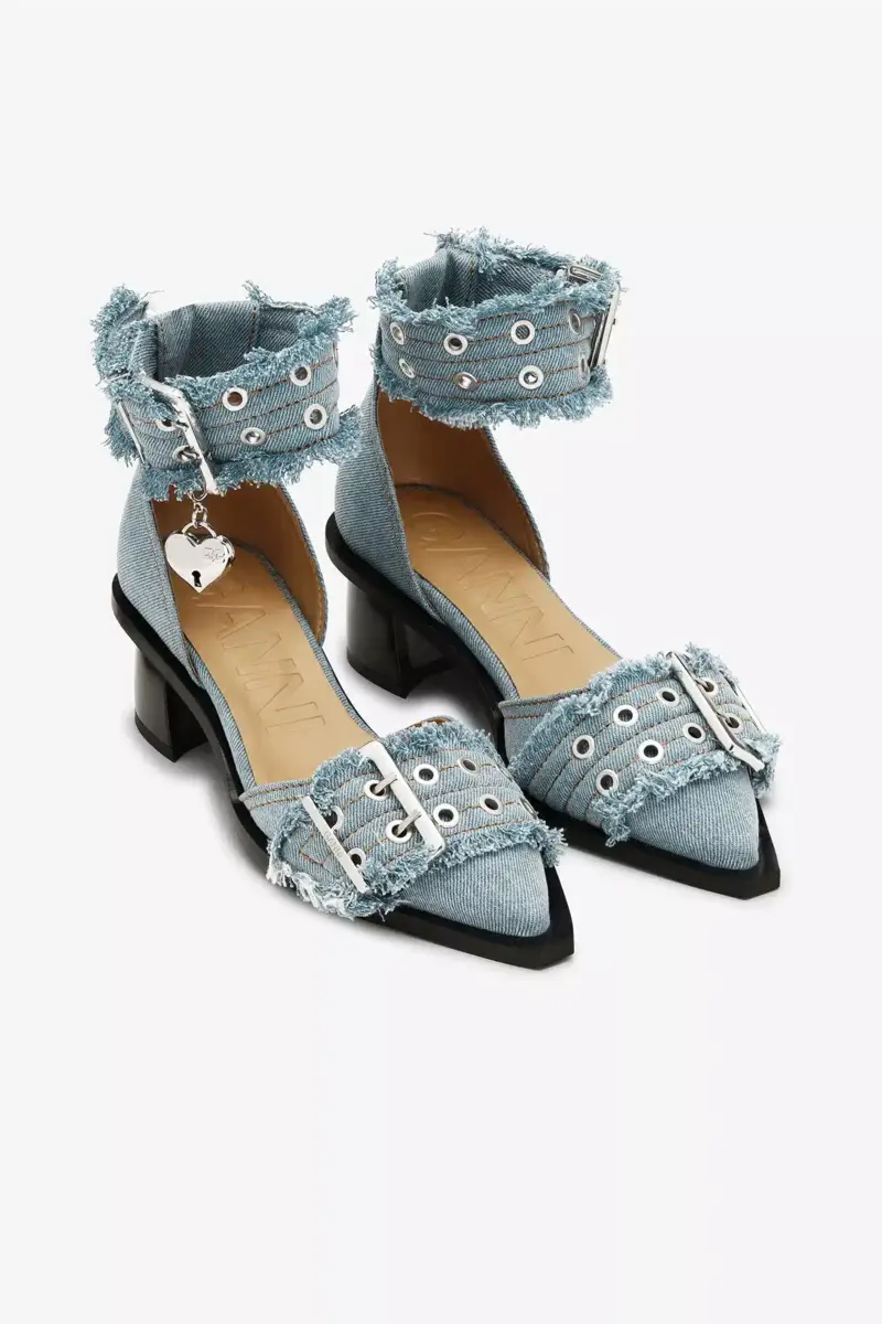 Feminina pumps med spänne och öppen tå i blå denim