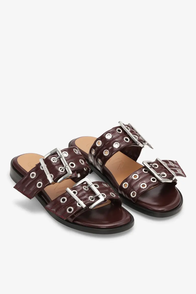 Feminina sandaler med två remmar och spänne i burgundy