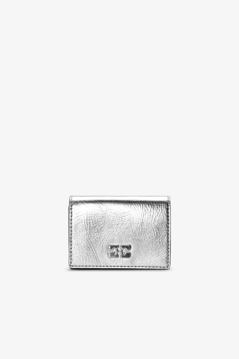 GANNI kortficka med flik i silvermetallic