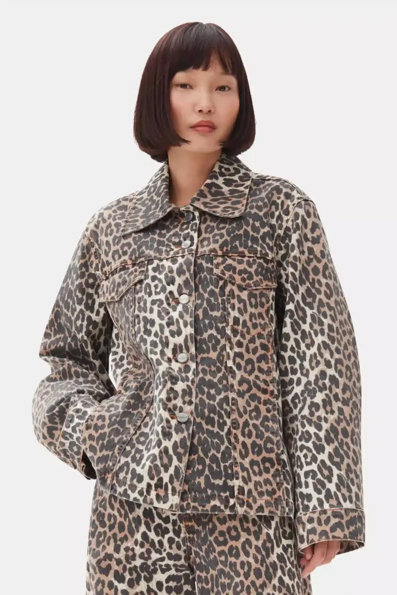 leopardmnstrad denimjacka 1 - Leopardm&ouml;nstrad denimjacka