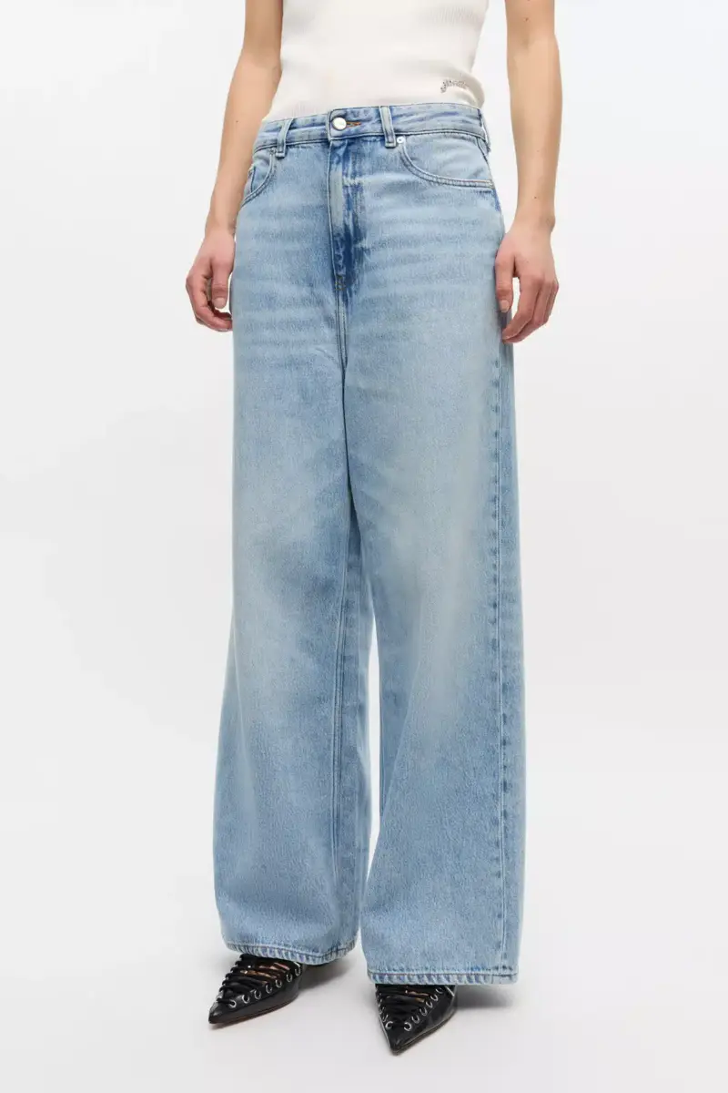 Ljusblå baggy jeans