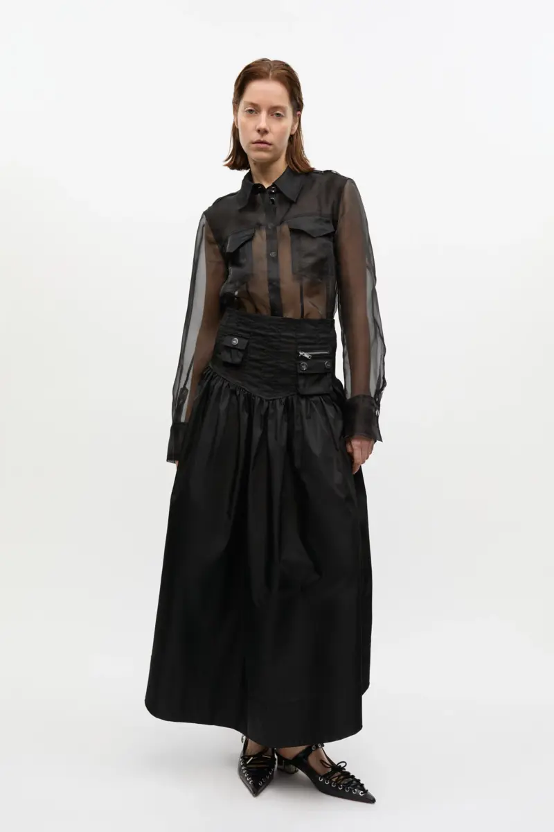 Lång kjol med fickor i svart duchesse-nylon