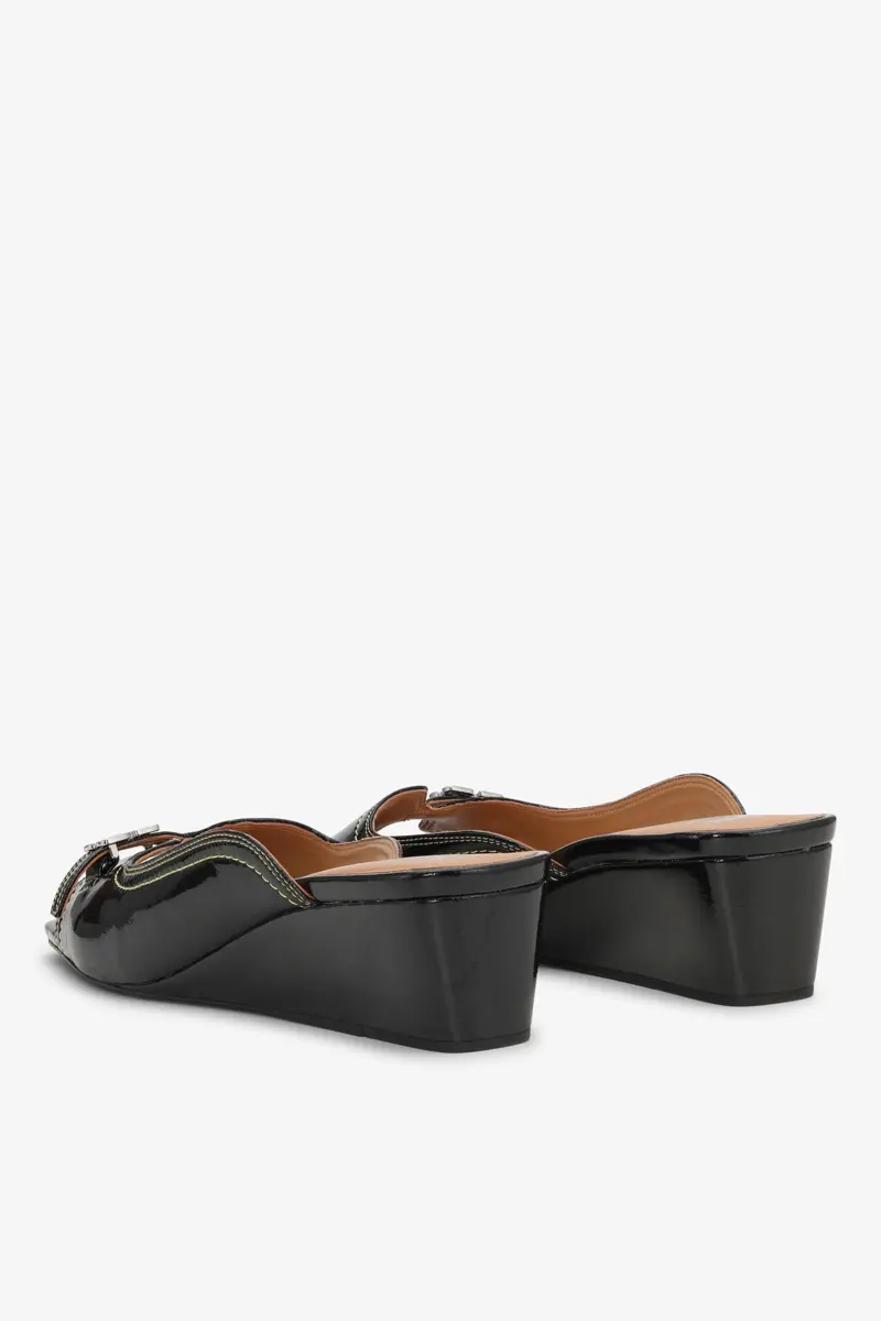 Naplack kilklacksandal i svart