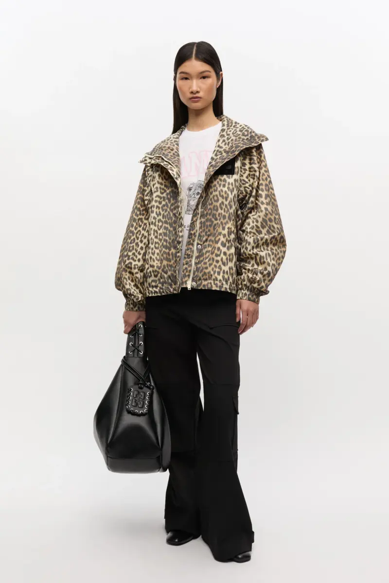 Nylonjacka med leopardmönster