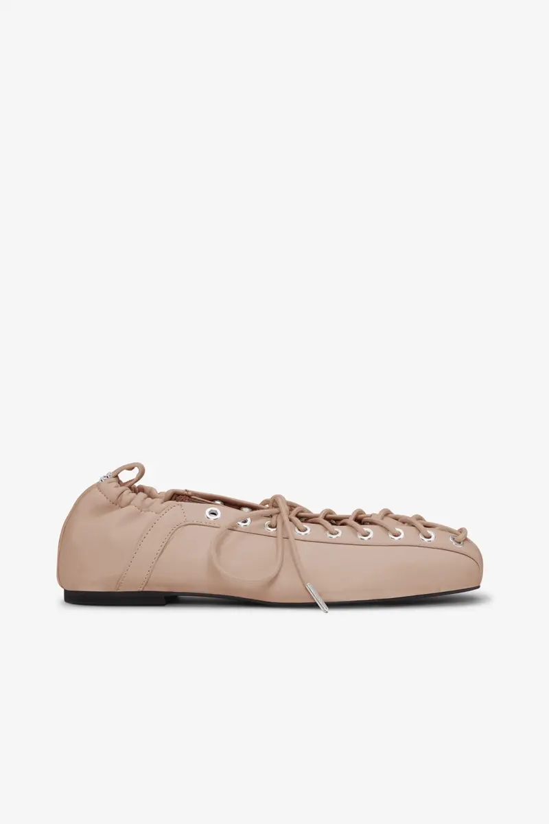 Snörningsballerinaskor i beige