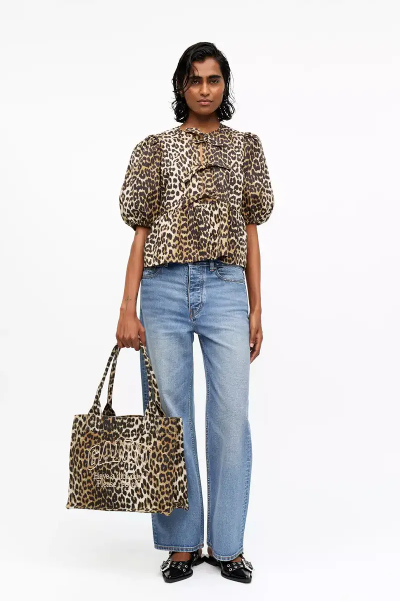 Leopardmönstrad poplinblus med peplum och knytband