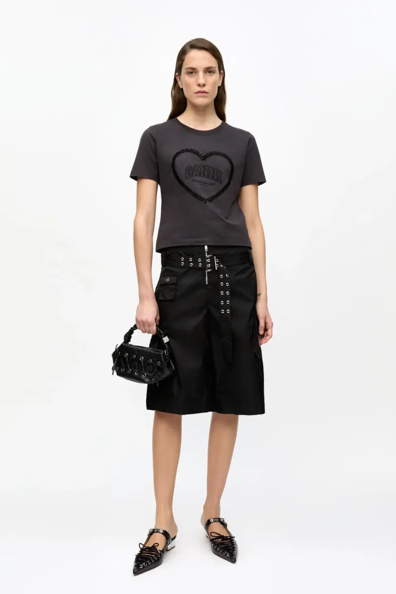 Svarta duchesse nylon shorts med fickor