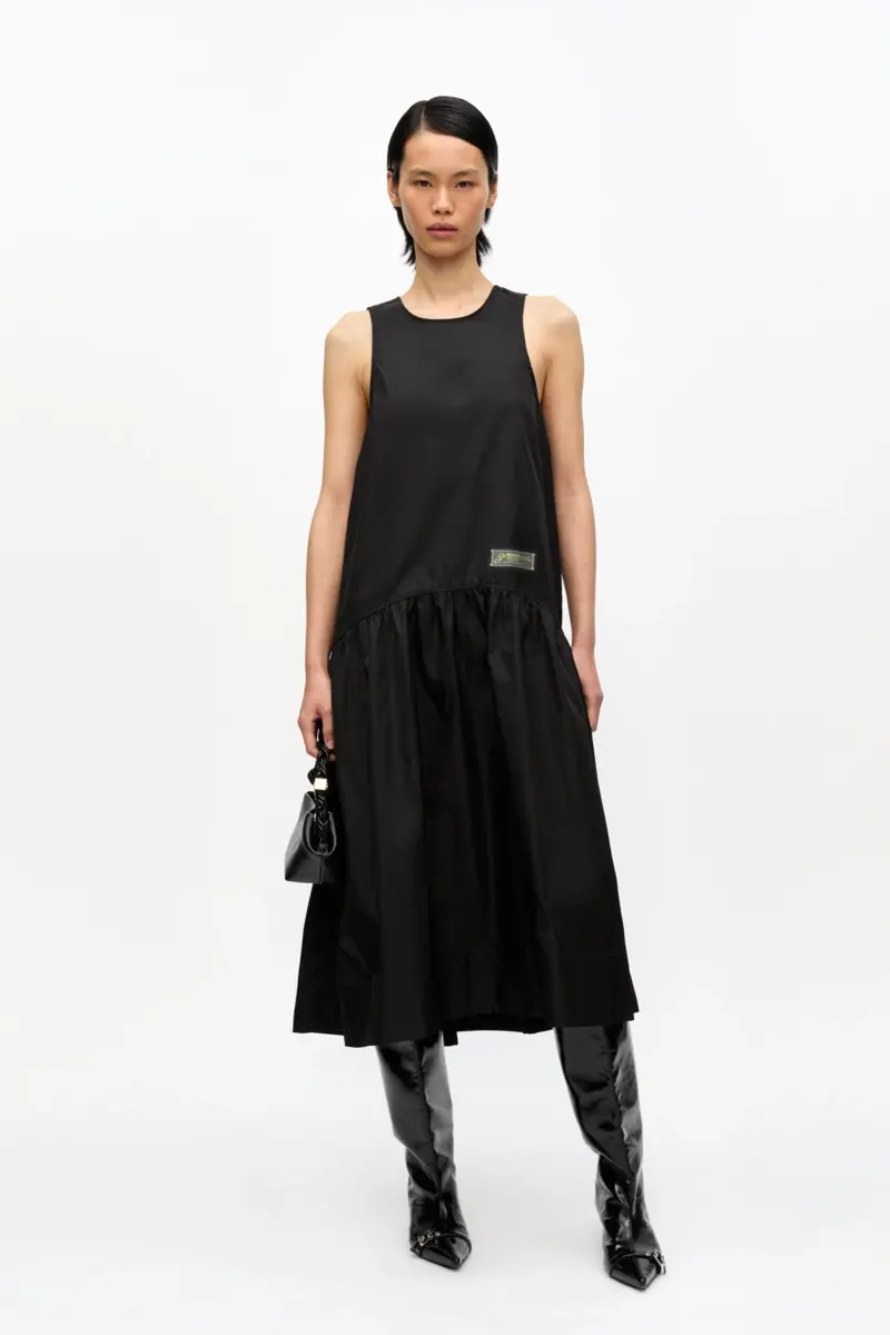 Svart midi-klänning i duchesse-nylon