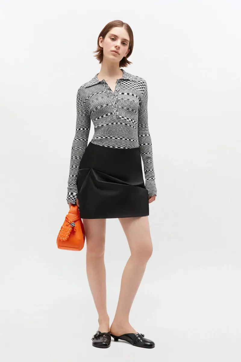 Svart minikjol i nylon