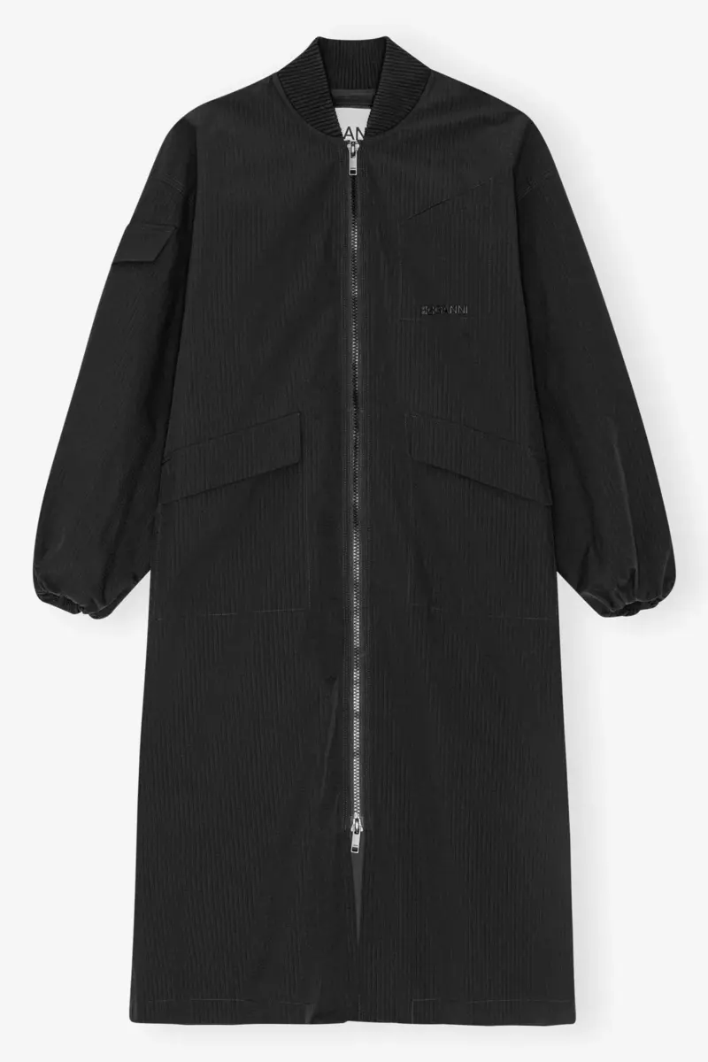 Svart oversized kappa i tech-seersucker Svart oversized kappa i tech-seersucker