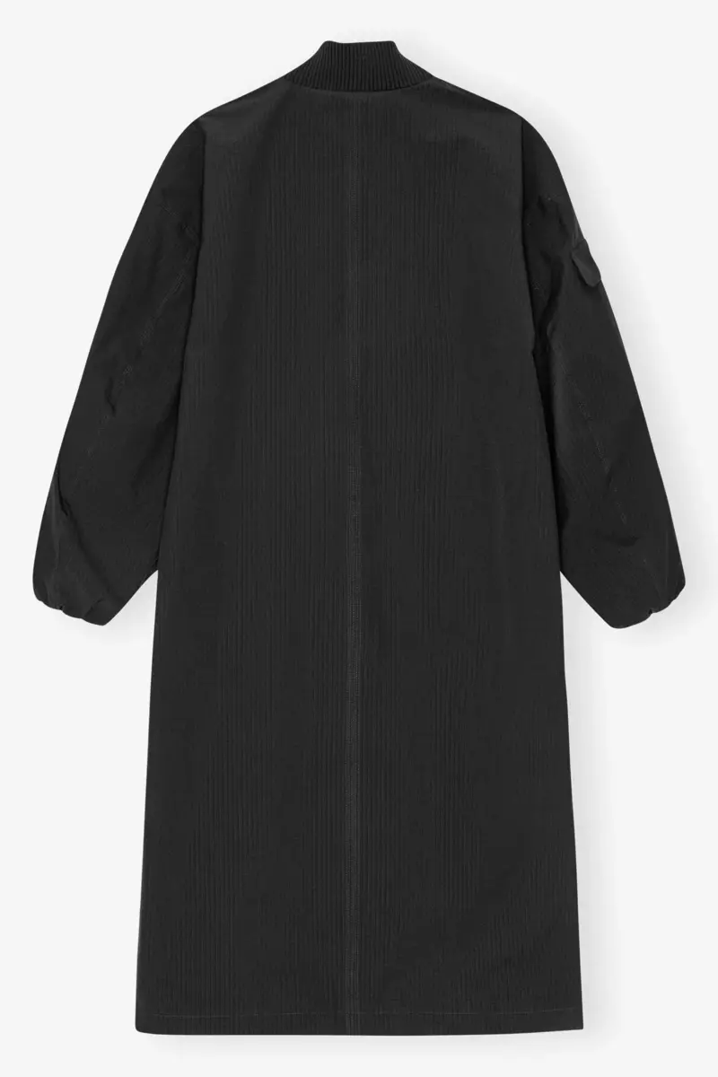 Svart oversized kappa i tech-seersucker Svart oversized kappa i tech-seersucker