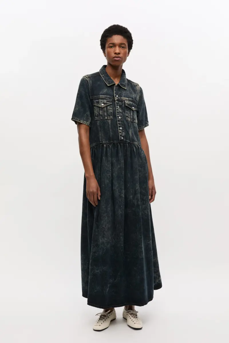 Svart tvättad denimklänning