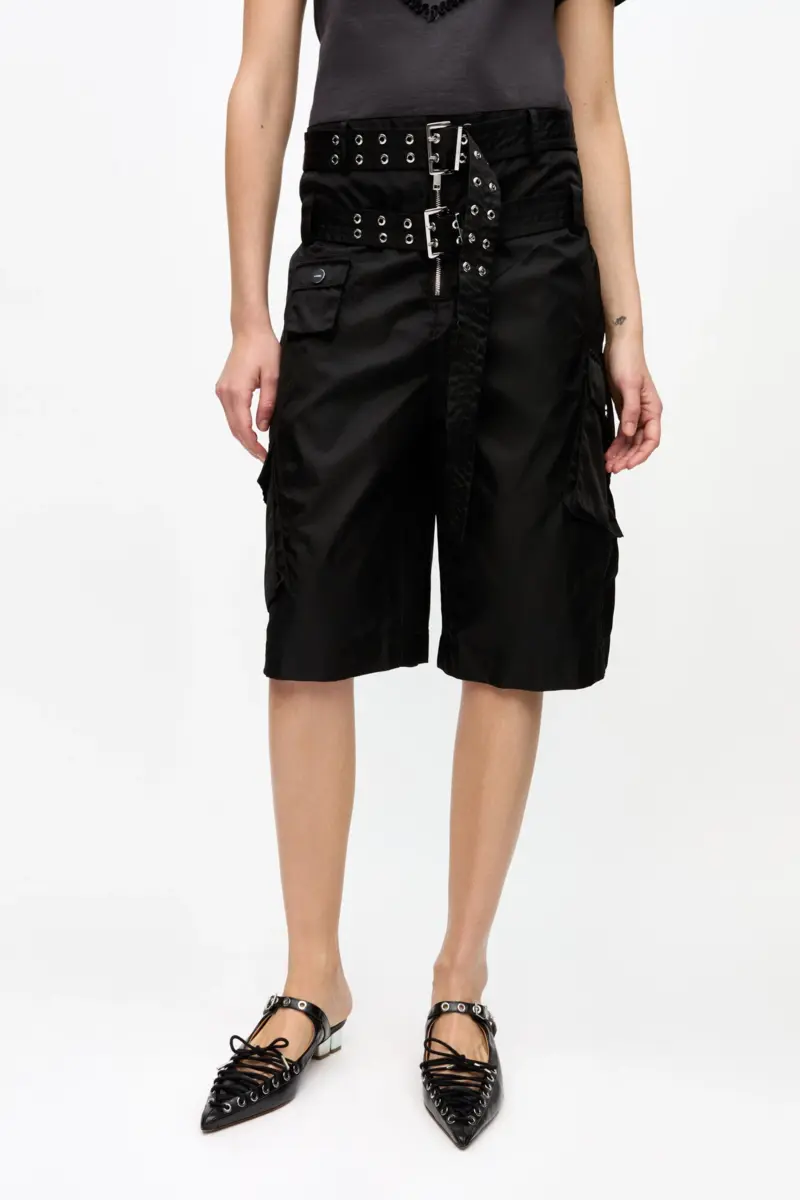 Svarta duchesse nylon shorts med fickor