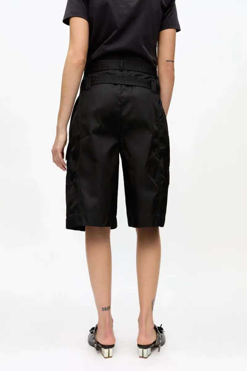 Svarta duchesse nylon shorts med fickor Svarta duchesse nylon shorts med fickor
