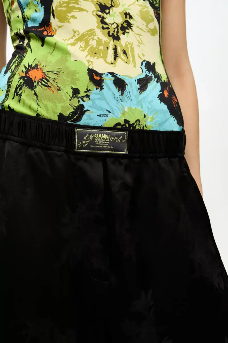 Svarta satinbyxor i jacquard Svarta satinbyxor i jacquard