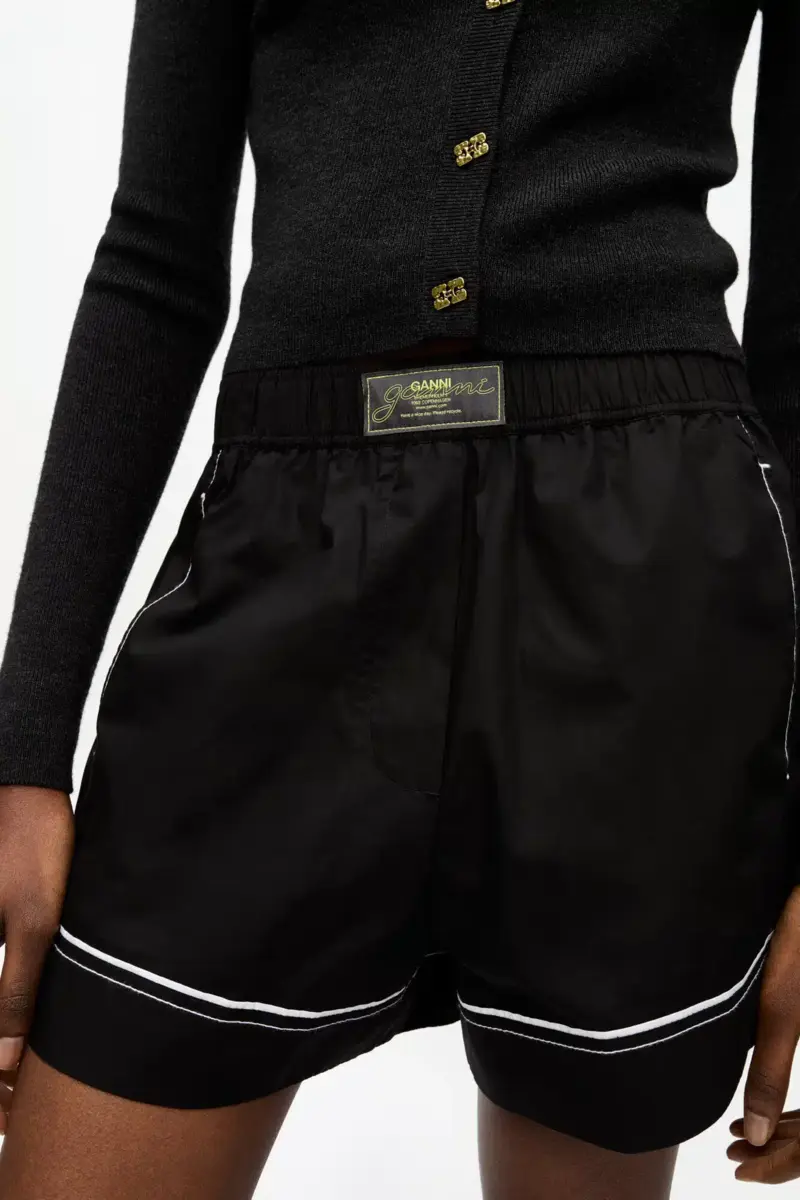 Svarta shorts i bomullspoplin Svarta shorts i bomullspoplin